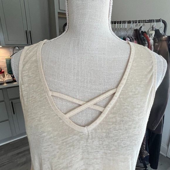 True Craft Tiered Ecru Top with Cross Cross at Neckline Size Large - Picture 3 of 6